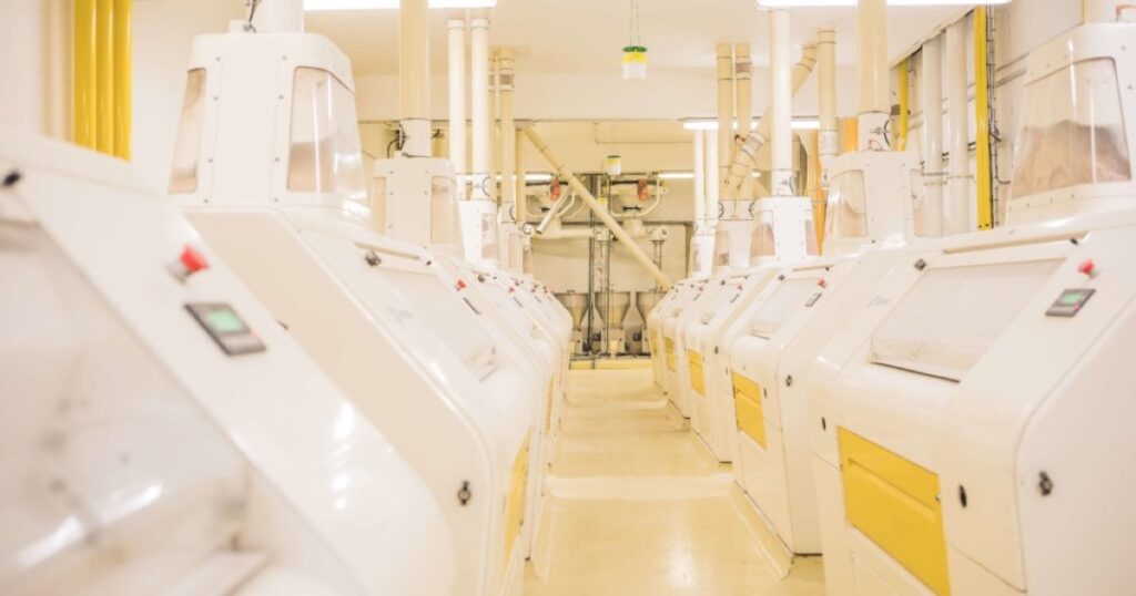 Matériel de boulangerie dans un fournil organisé pour 2035