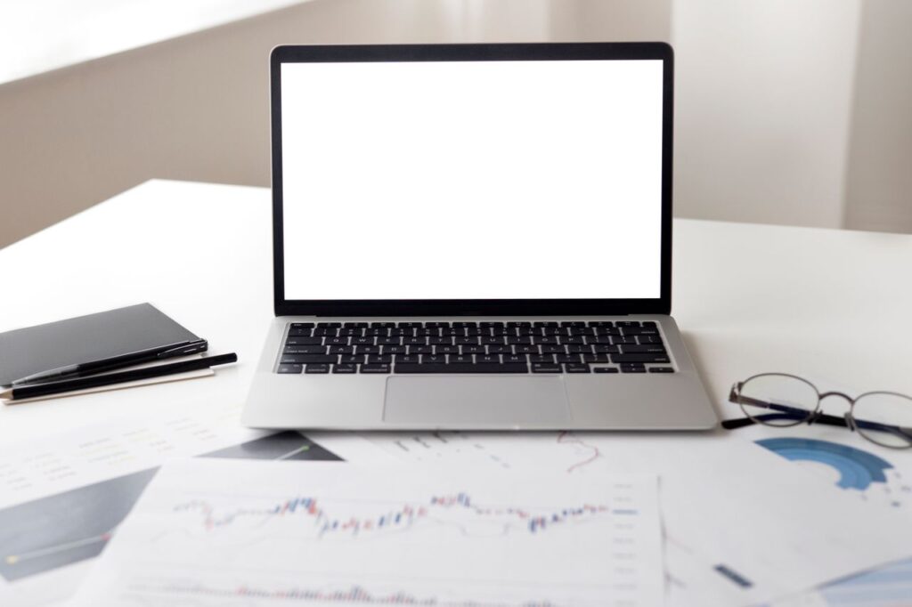 Ordinateur et documents de gestion financière